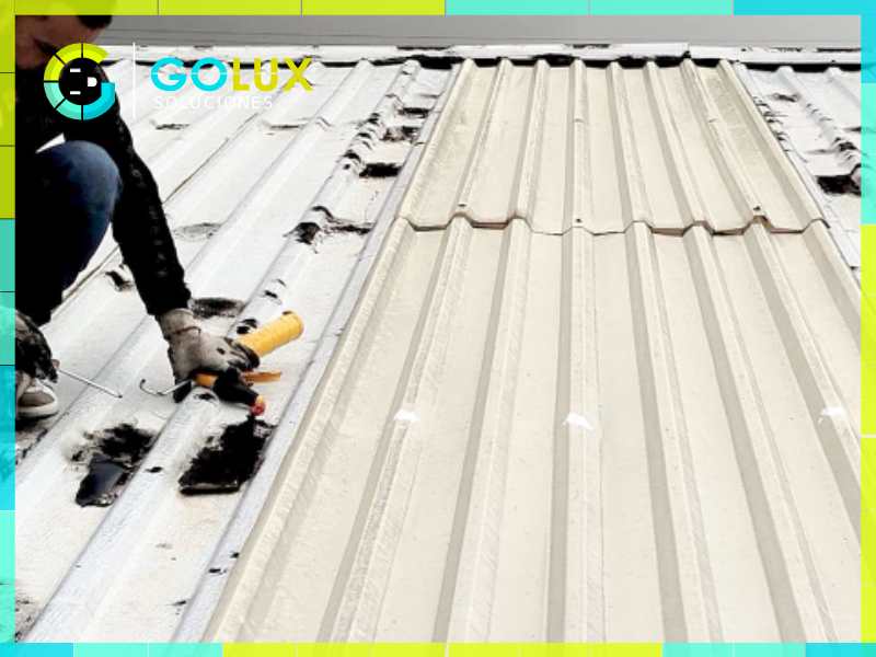 Cambio de tejas rotas y reparación de cubierta en Bogotá